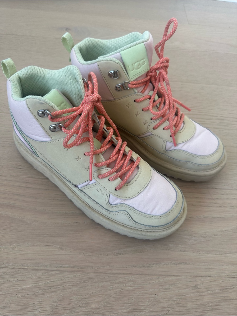 UGG Women's Highland Hi heritage High-Top Sneaker Boots Light Green size 10